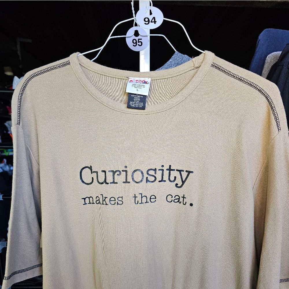 T-shirt men cream size L curiosity makes the cat. 094